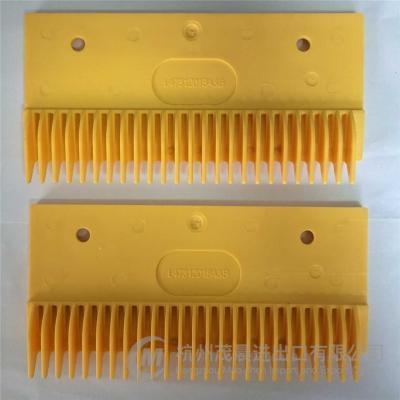L47312018AB Escalator Comb Plate – Plastic 212 × 145mm, 25 Teeth, Left, Yellow